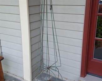 Metal plant stand