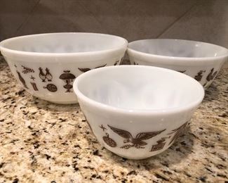 Pyrex Nesting Bowls
“Early American”