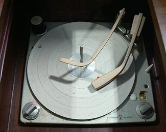 -940386513-t.jpg