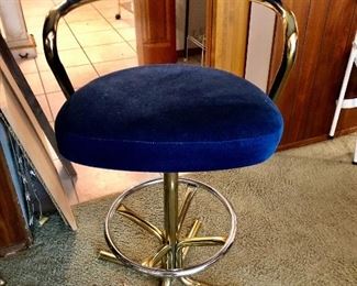 Set of 4 DAYSTROM Mid Century Modern Bright Blue Bar Chairs/Stools. Chrome Swivel Base with Footrest. Set of 4 $425