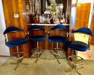 Set of 4 DAYSTROM Mid Century Modern Bright Blue Bar Chairs/Stools. Chrome Swivel Base with Footrest. Set of 4 $425