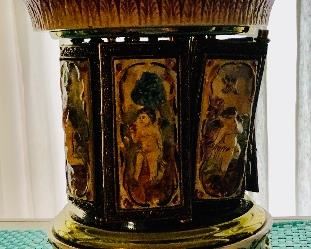 Capodimonte Lipstick Music Box (Broken).