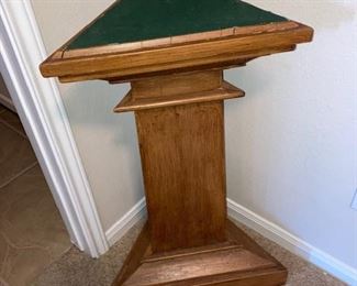 Yes, there are two of these plant stands / pedestals