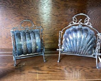 pair of Victorian era plated bun warmers