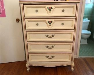White chest of drawers
