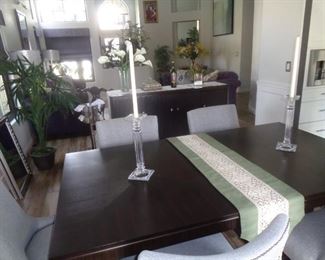 Dining table of Elegance!