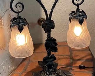 Antique Wrought Iron Leaf 2 head Lamp 19x16x10in HxWxD