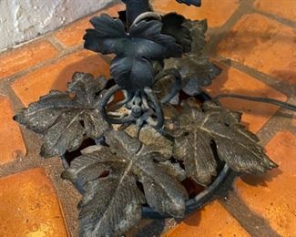 Antique Wrought Iron Leaf 2 head Lamp 19x16x10in HxWxD