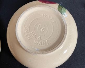 Watt Pottery 96 Apple Covered Baker w/ lid Lg Handle 5.5x9in diameter