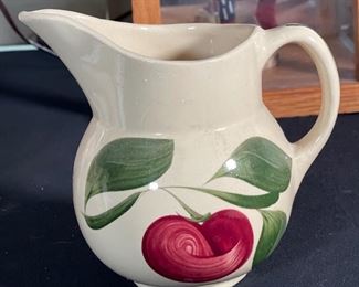 Watt Pottery 15 Pitcher Apple 5.5x5.75x4.25in HxWxD