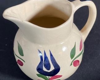 Watt Pottery Dutch Tulip 62 Creamer 4.5x3.5x3.25in HxWxD