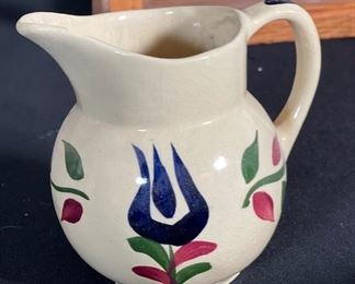 Watt Pottery Dutch Tulip 62 Creamer 4.5x3.5x3.25in HxWxD