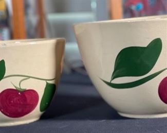 2pc Watt Pottery 64 & 65 Apple Mixing Bowls 2 Leaf Lg: 5.5in H x 9in diameter