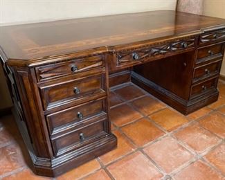 Hooker Furniture Seven Seas Executive Desk 31x73x38in HxWxD
