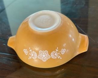 Pyrex 442 1-1/2 Qt Bowl Butterfly Flower Bouquet
Pyrex 442 1-1/2 Qt Bowl Butterfly Flower Bouquet