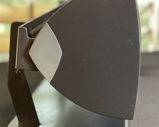 LINN Komponent 106 Center Channel Speaker on stand 9x22x8in HxWxD