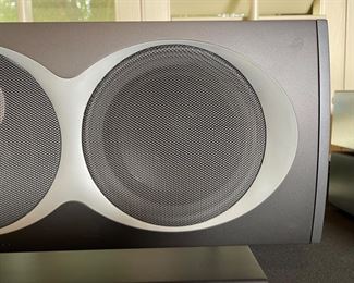 LINN Komponent 106 Center Channel Speaker on stand 9x22x8in HxWxD
