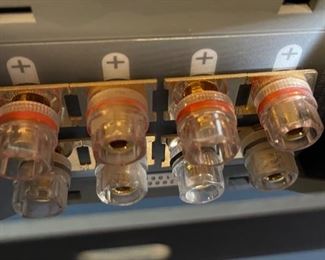 LINN Komponent 106 Center Channel Speaker on stand 9x22x8in HxWxD