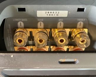 LINN Komponent 106 Center Channel Speaker on stand 9x22x8in HxWxD