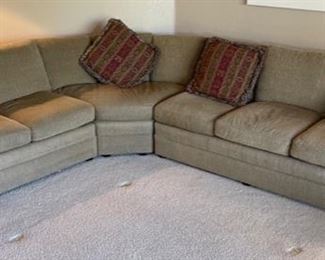 Robb & Stucky Traditional Fabric Sectional Sofa 32in H x 39in D x115-99in HxWxD