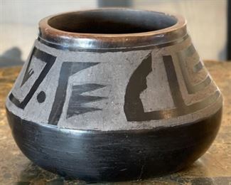 Vintage Native American Pottery Blackware Martin G 4.5in H x 7in Diameter
