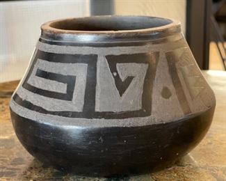 Vintage Native American Pottery Blackware Martin G 4.5in H x 7in Diameter