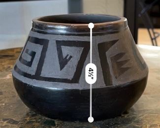 Vintage Native American Pottery Blackware Martin G 4.5in H x 7in Diameter