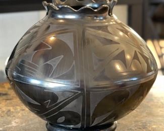 Native American Naty Ortega Mata Ortiz Pot Pottery 6in H x 8in Diameter