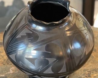 Native American Naty Ortega Mata Ortiz Pot Pottery 6in H x 8in Diameter