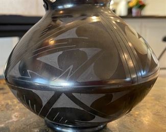 Native American Naty Ortega Mata Ortiz Pot Pottery 6in H x 8in Diameter