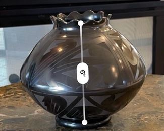 Native American Naty Ortega Mata Ortiz Pot Pottery 6in H x 8in Diameter