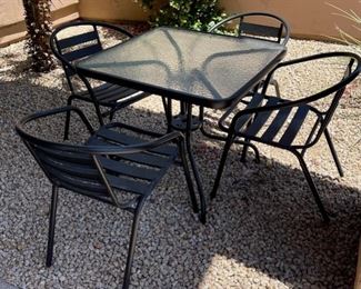 Patio Table & 4 Chairs 36x22x22in HxWxD