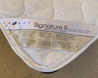 La-Z-Boy Sleeper Sofa Brown and Beige Lined Fabric with Wood Legs 35x80x38 HxWxD