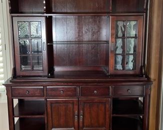 Attic Heirlooms Fireside Cherry Broyhill China Buffet with Hutch 82x64.5x20in HxWxD