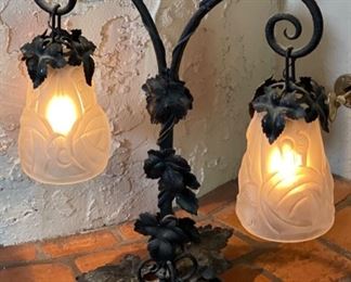 Antique Wrought Iron Leaf 2 head Lamp 19x16x10in HxWxD