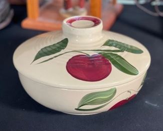 Watt Pottery 96 Apple Covered Baker w/ lid Lg Handle 5.5x9in diameter