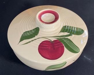 Watt Pottery 96 Apple Covered Baker w/ lid Lg Handle 5.5x9in diameter