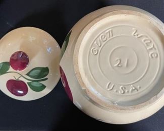 Watt Pottery 21 Cookie Jar 8in H x 8in diameter