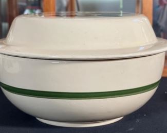 Watt Pottery 73 Apple Green Band Dutch oven Casserole 6in H x 10.75in Diameter