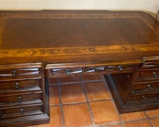 Hooker Furniture Seven Seas Executive Desk 31x73x38in HxWxD