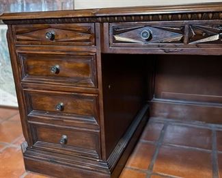 Hooker Furniture Seven Seas Executive Desk 31x73x38in HxWxD