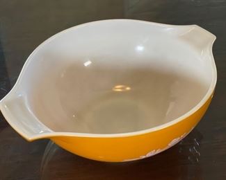 Pyrex 444 Bowl Butterfly Flower Bouquet 4.25x13x10in HxWxD