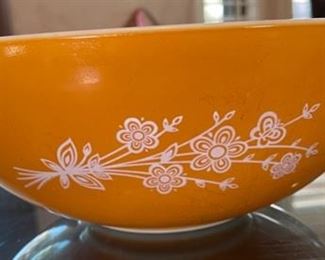 Pyrex 442 1-1/2 Qt Bowl Butterfly Flower Bouquet