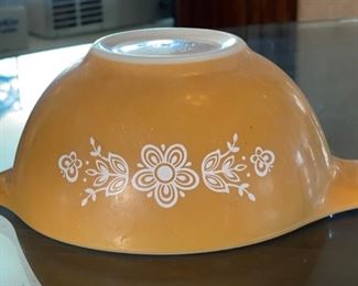 Pyrex 442 1-1/2 Qt Bowl Butterfly Flower Bouquet