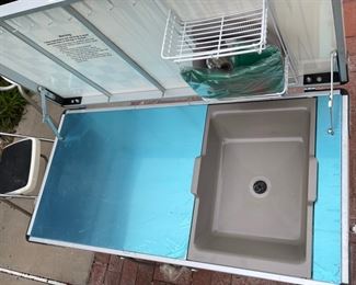 Vintage COLEMAN Camping Kitchen Outdoor Portable Folding Table & Sink Backgammon 31 x 40 x 20 HxWxD