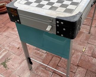 Vintage COLEMAN Camping Kitchen Outdoor Portable Folding Table & Sink Backgammon 31 x 40 x 20 HxWxD