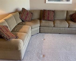 Robb & Stucky Traditional Fabric Sectional Sofa 32in H x 39in D x115-99in HxWxD