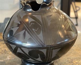 Native American Naty Ortega Mata Ortiz Pot Pottery 6in H x 8in Diameter