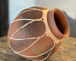 Tarahumara Mexican pottery Pot SM Decor 10in H x 9in Diameter