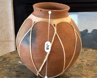 Tarahumara Mexican pottery Pot SM Decor 10in H x 9in Diameter